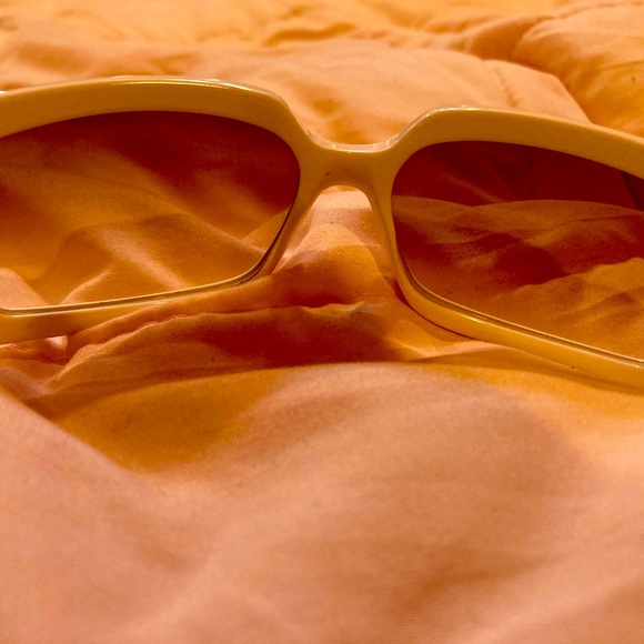 Gucci White Sunglasses - Picture 2 of 7